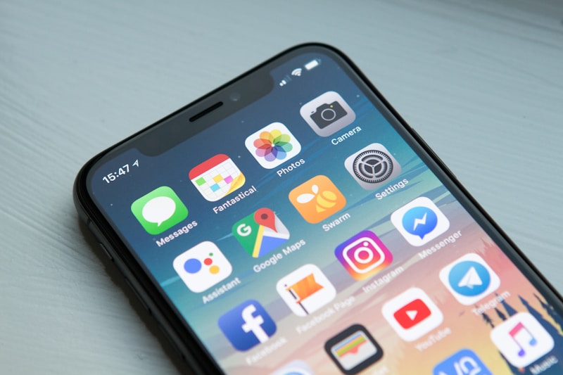 スマホで見るとレイアウトが崩れている